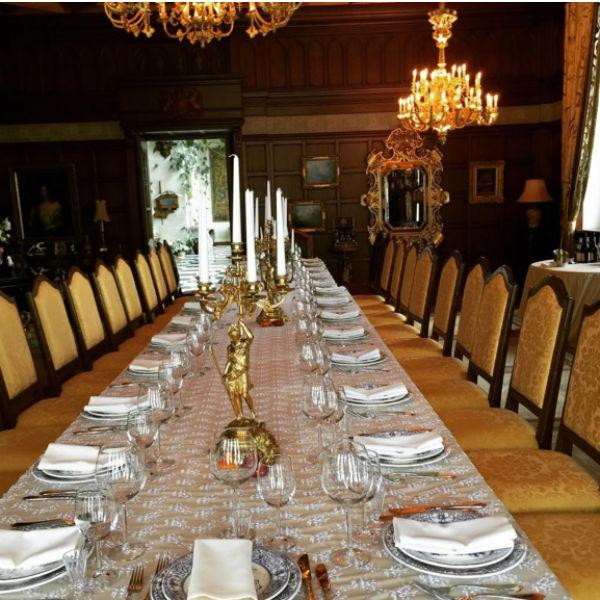 Для дорогих гостей в особняке Галкина и Пугачевой уже с утра был накрыт роскошный стол