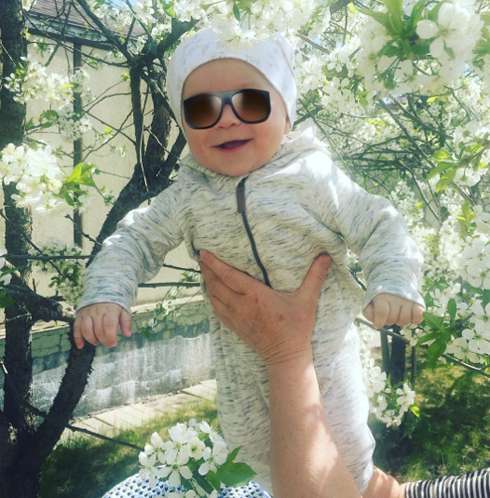 Недавно младшему сыну Стаса и Юлии Костюшкиных исполнилось пять месяцев