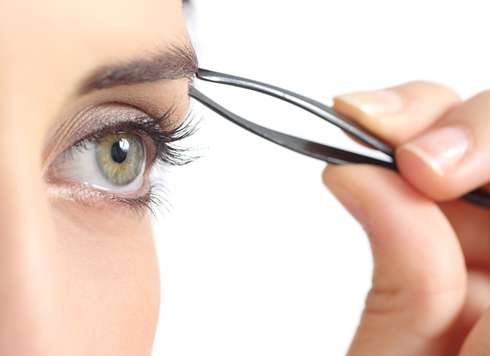 Как вернуть идеальную форму бровям?