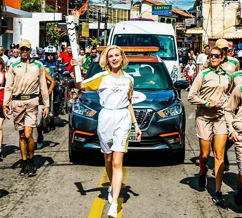 Полина Гагарина стала факелоносцем Олимпийских игр в Рио-де-Жанейро