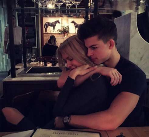 Филипп Газманов не скрывает нежных чувств к Анне Филипп Газманов не скрывает нежных чувств к Анне