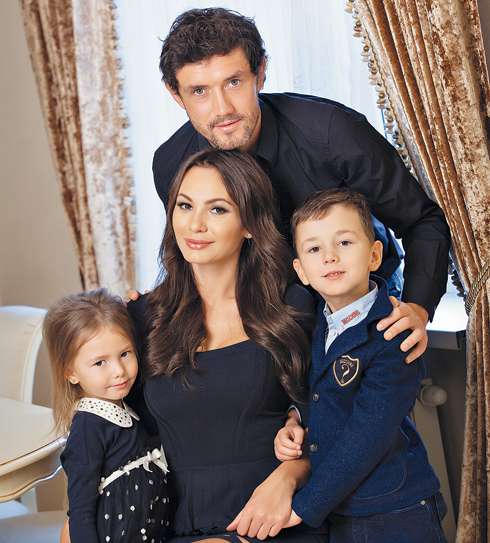 Юрий и Инна Жирковы с детьми