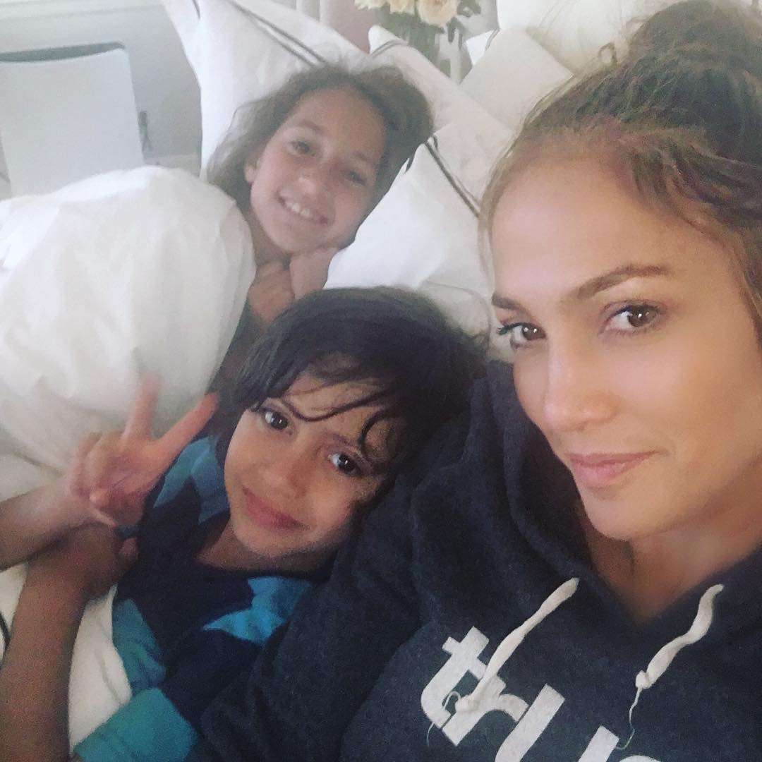 Дженнифер Лопес с детьми Максом и Эммой