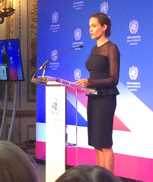 Анджелина Джоли призвала расширить женский состав миротворческих сил ООН