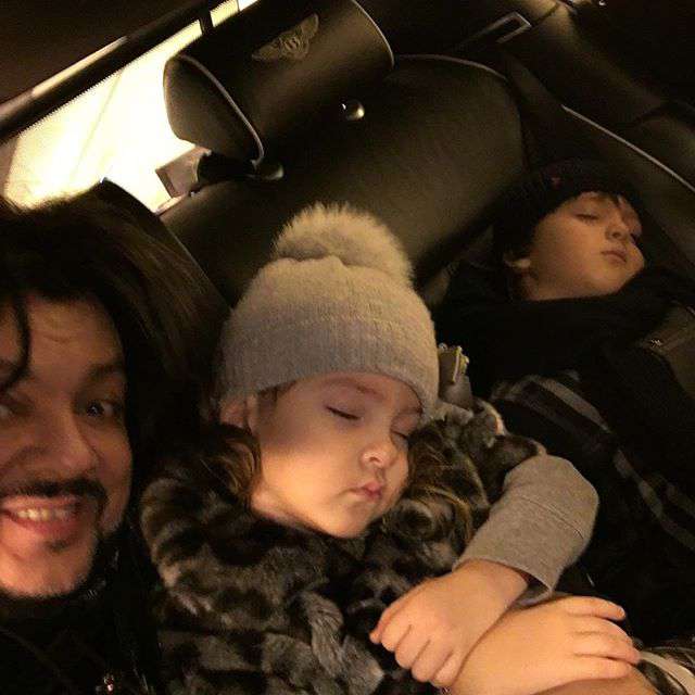 Филипп Киркоров со своими детьми