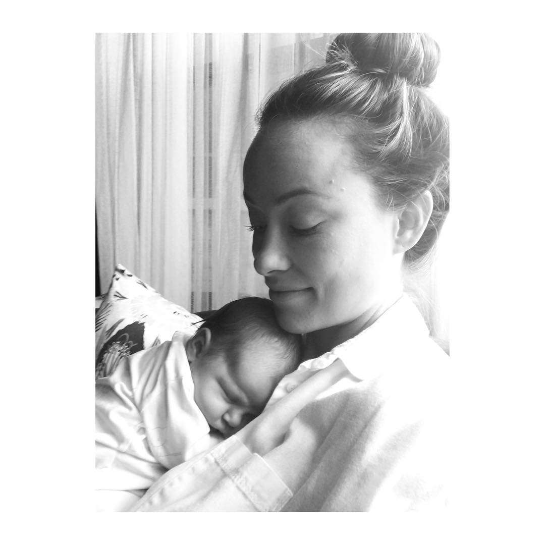 Оливия Уайлд с новорожденной дочкой