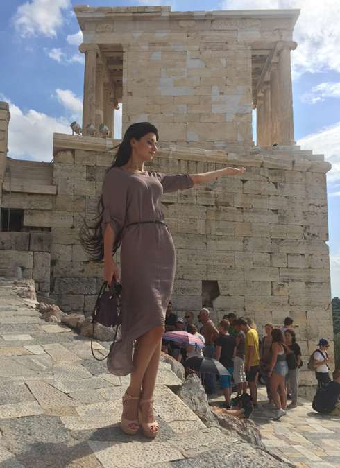 Большую часть cвоего отпуска Вероника провела, изучая знаменитые памятники архитектуры в Афинах