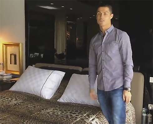 Роналду показал свою спальню