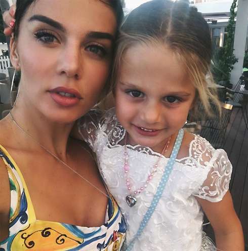 Анна Седокова с младшей дочкой Моникой