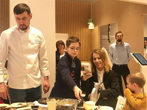Ксения Собчак пришла на кулинарный мастер-класс