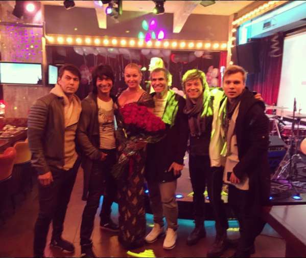 Группа «На-На» развлекала Настю и ее гостей на празднике Группа «На-На» развлекала Настю и ее гостей на празднике