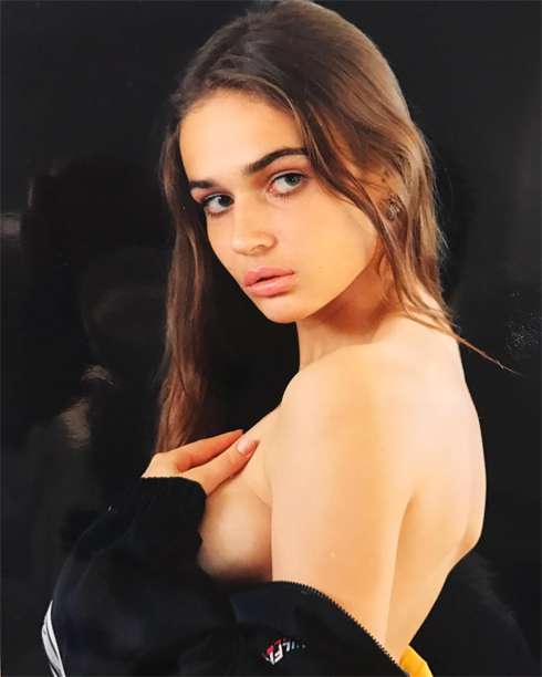 Уже в 16 лет Алена могла похвастаться грудью внушительного размера Уже в 16 лет Алена могла похвастаться грудью внушительного размера