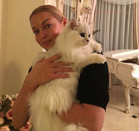 Анастасия Волочкова с новым домашним любимцем