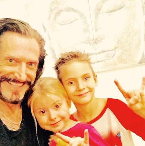 Никита Джигурда с детьми