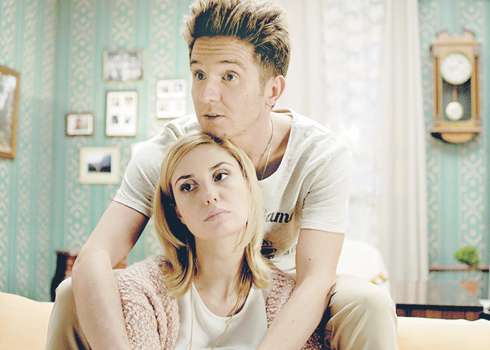 В новом сериале у Агаты появился гражданский муж в лице актера Дениса Кукояки В новом сериале у Агаты появился гражданский муж в лице актера Дениса Кукояки