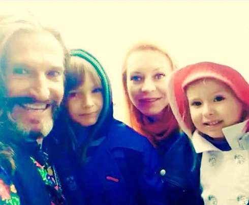 Никита Джигурда и Марина Анисимова с детьми