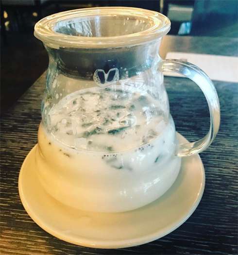 Зеленый чай, заваренный в молоке, стал любимым напитком будущей мамы Зеленый чай, заваренный в молоке, стал любимым напитком будущей мамы