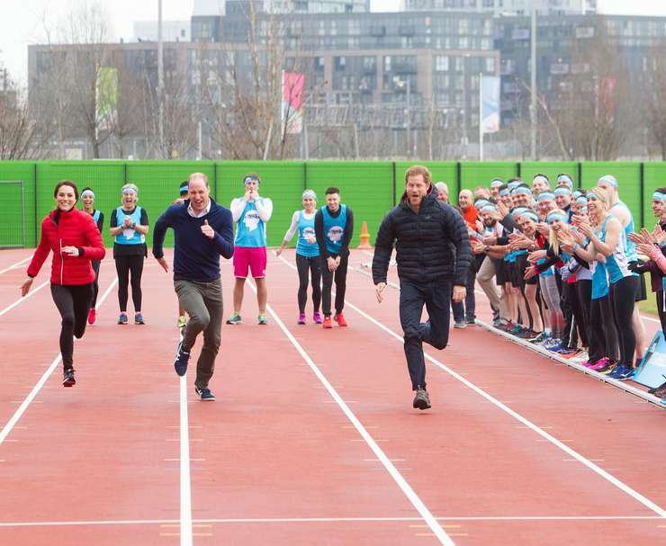 Кейт Миддлтон, принц Уильям и принц Гарри приняли участие в забеге Кейт Миддлтон, принц Уильям и принц Гарри приняли участие в забеге