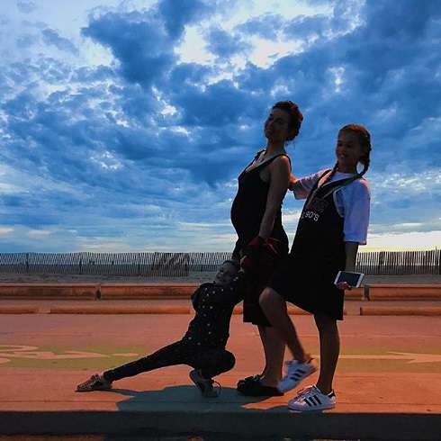 Анна с дочками Анна с дочками