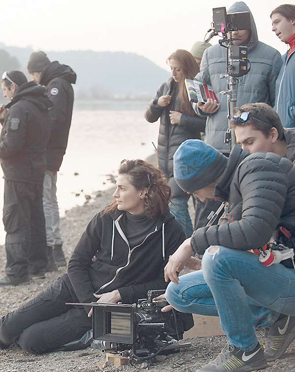 Натурные съемки в Болгарии запомнились всей группе сериале прежде всего холодной погодой Натурные съемки в Болгарии запомнились всей группе сериале прежде всего холодной погодой