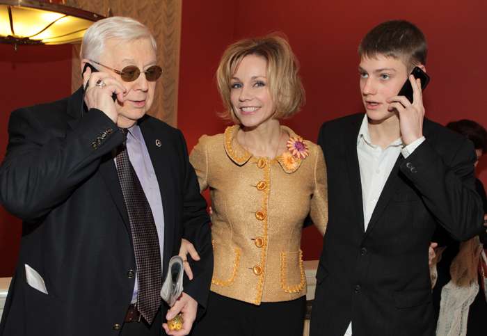 Олег Табаков с женой и младшим сыном Павлом