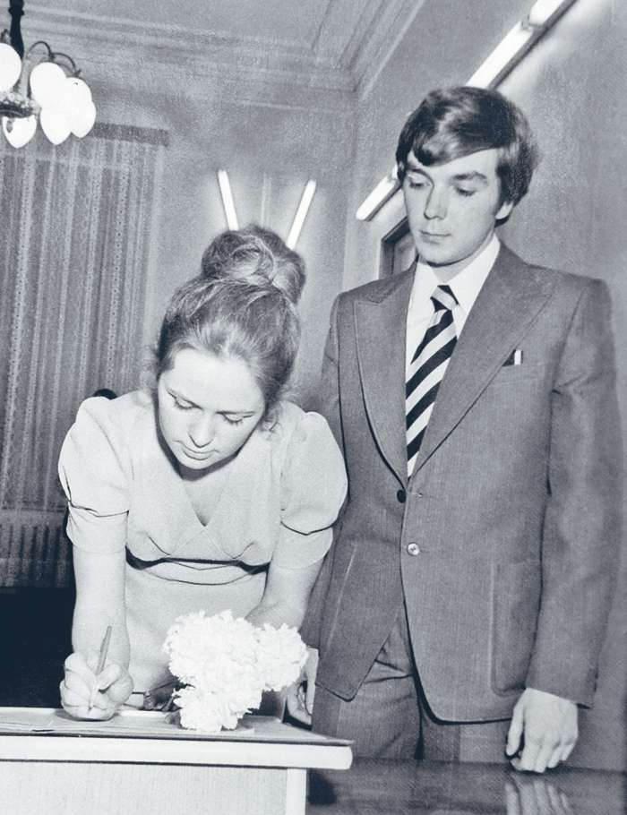 Юрий и Элеонора познакомились еще подростками, а мужем и женой стали весной 1975 года