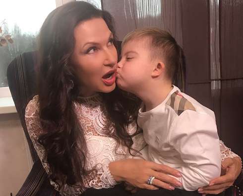 Эвелина Бледанс с сыном
