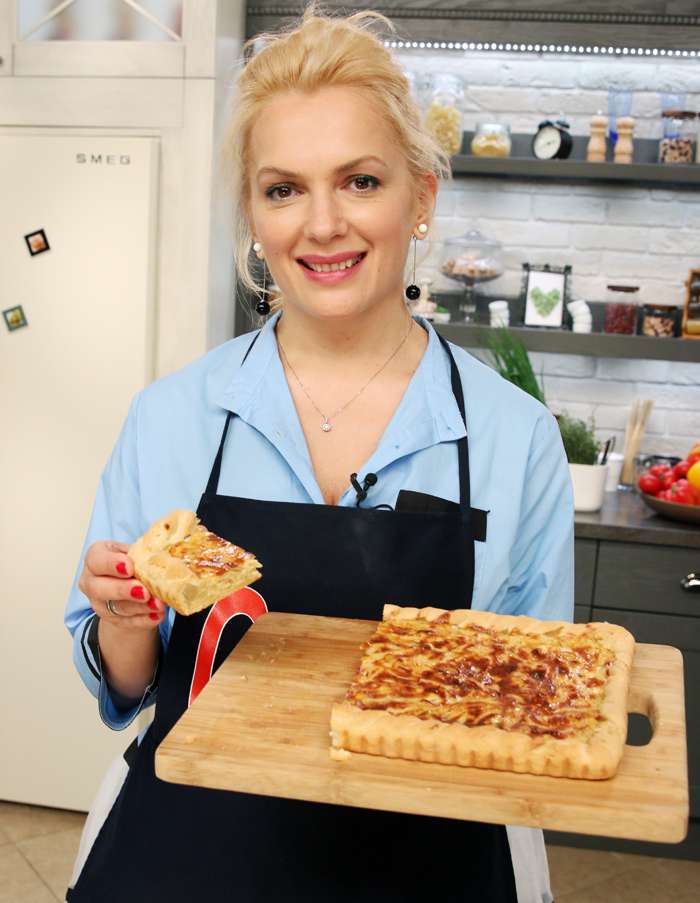 Мария Порошина приготовила луковый пирог