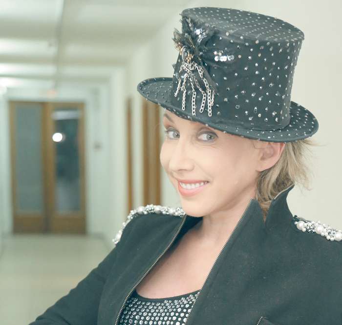 Елена Воробей обожает шляпы