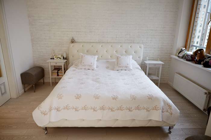 Шикарная белая кровать прибыла из Испании