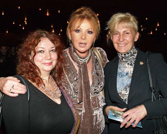 Наталья Селезнева (в центре) с Марией Арбатовой