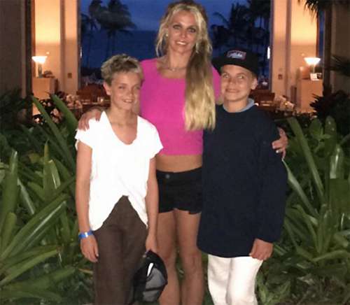 Бритни Спирс с сыновьями Шоном и Джейденом