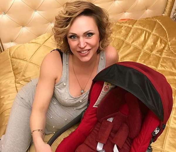 42-летняя Алла Довлатова родила четвертого ребенка