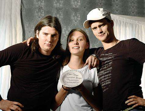 Александр Домогаров-младший с ОДНОКУРСНИКАМИ ПО ЩЕПКИНСКОМУ УЧИЛИЩУ Александр Домогаров-младший с ОДНОКУРСНИКАМИ ПО ЩЕПКИНСКОМУ УЧИЛИЩУ