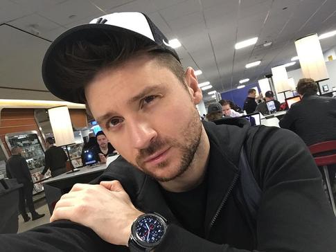 Лазарев опубликовал фотографию сына