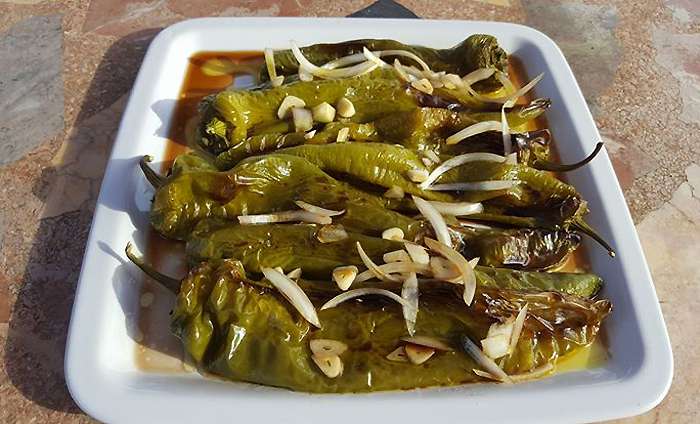 Печеный зеленый перец в маринаде