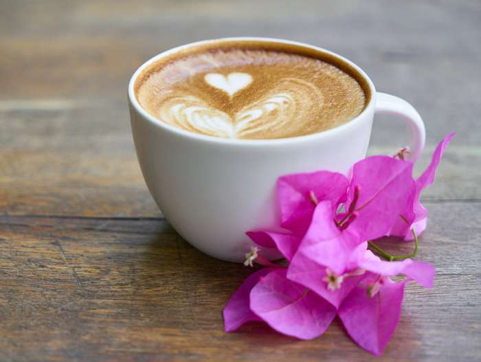 Почему кофе с сахаром полезнее для организма?