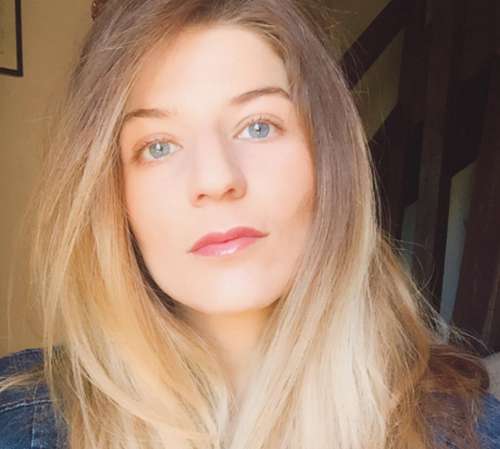 "Голый" макияж глаз можно дополнить блеском для губ или яркой помадой Голый макияж глаз можно дополнить блеском для губ или яркой помадой