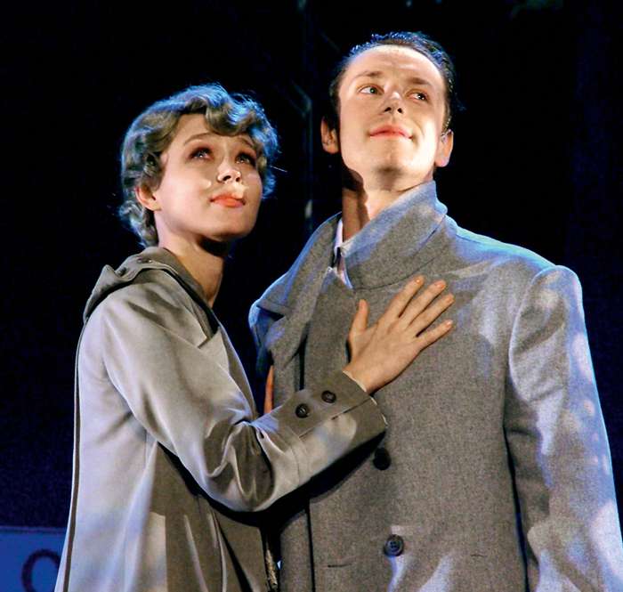 Спектакль «Пули над Брод-веем», в котором играли Владимир и Анастасия, стал «одним из актов» их романа