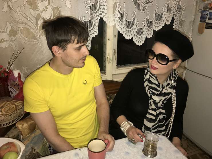 Друзья попили чайку и договорились съездить в ближайшее время в любимый ресторан Друзья попили чайку и договорились съездить в ближайшее время в любимый ресторан