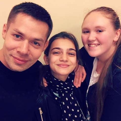 Пьеха с конкурсантками: Валерией Адлейбой и Надеждой Шебановой Пьеха с конкурсантками: Валерией Адлейбой и Надеждой Шебановой