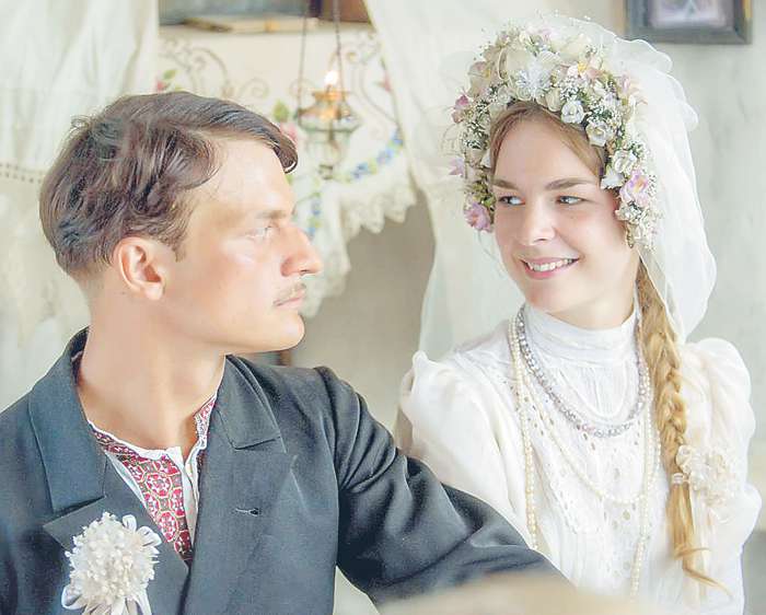 Роль Натальи Коршуновой Урсуляк доверил своей младшей дочери Дарье
