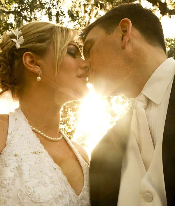 Свадебная церемония может проходить в любой стране, но сначала нужно официально зарегистрировать свой брак в России Свадебная церемония может проходить в любой стране, но сначала нужно официально зарегистрировать свой брак в России