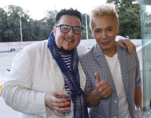 Организатор концертов Дмитрий Писарев очень любли работать с Олегом Яковлевым Организатор концертов Дмитрий Писарев очень любли работать с Олегом Яковлевым