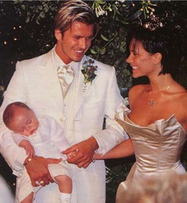 Дэвид и Виктория Бекхэм поженились в 1999 году