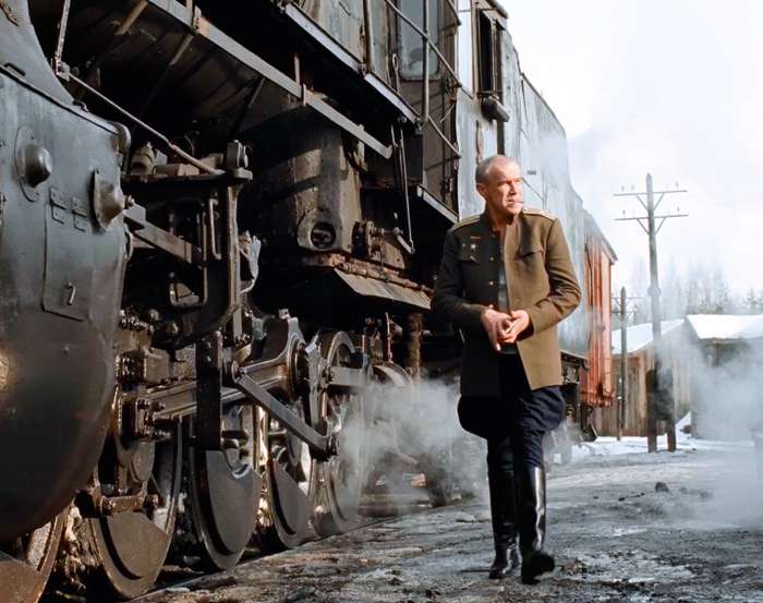 Картина Алексея Учителя «Край», в которой актер исполнил роль майора, получила четыре премии «Золотой орел» Картина Алексея Учителя «Край», в которой актер исполнил роль майора, получила четыре премии «Золотой орел»