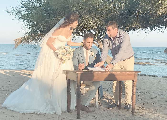 Церемония бракосочетания Ольги Ушаковой прошла на Кипре, прямо на одном из пляжей острова