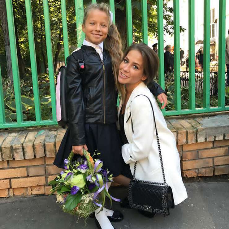 Дочь Юлии Барановской и Андрея Аршавина Яна поступила в цирковое училище. Теперь она под присмотром братьев Запашных