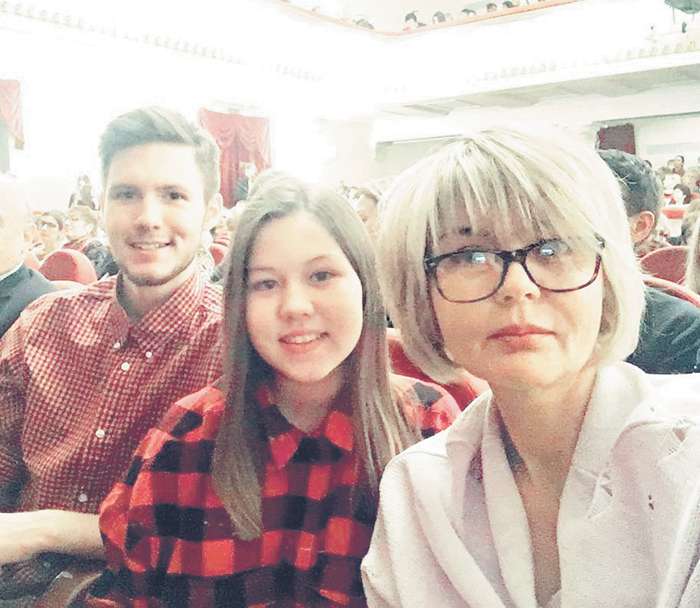 Юлия с дочерью Таисией и сыном Андреем, который решил продолжить актерскую династию и поступил в Школу-студию МХАТ