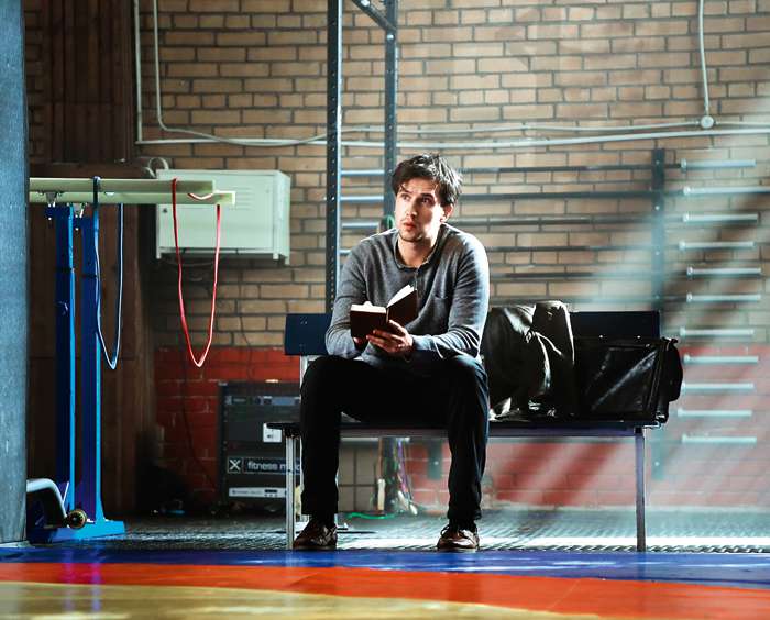 В роли журналиста Яниса в фильме «Чемпионы: Быстрее. Выше. Сильнее» В роли журналиста Яниса в фильме «Чемпионы: Быстрее. Выше. Сильнее»